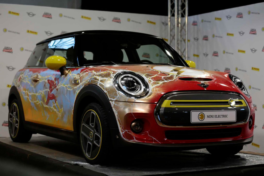 El homenaje del MINI Eléctrico a “The Flash”.